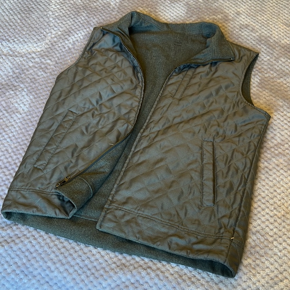NWOT Reversible Men’s Vest high quality gray grey